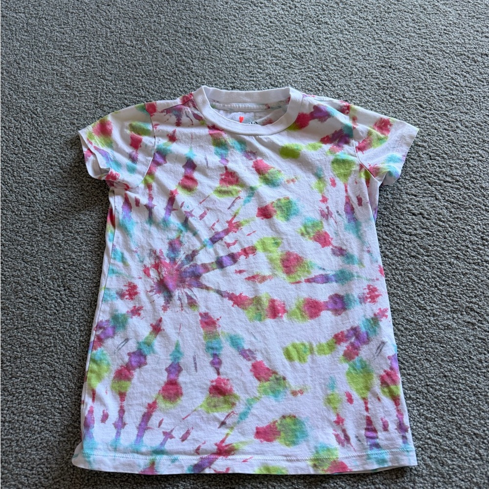 J CrewGirls' Colorful Tie-Dye & Floral Top Outfit with Light Blue Scallop Shorts - Picture 4 of 4